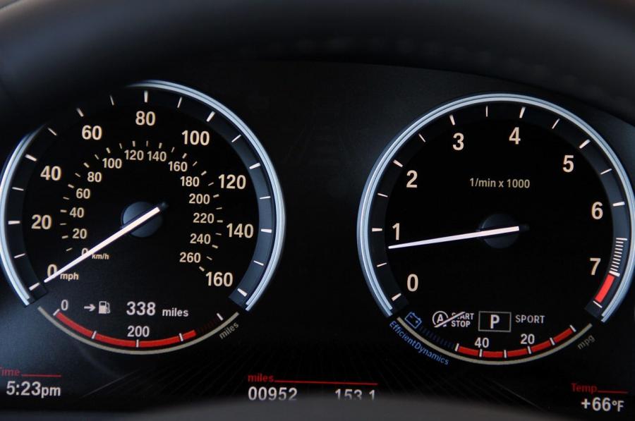  BMW 750iL 2013 года  (фото 18 из 96)